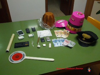 Natale "stupefacente" ad Ascoli, nasconde droga nel pandoro: arrestato